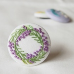 ラベンダーのリース　刺繍ブローチ