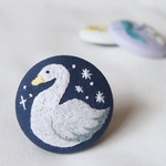 【再販4】ナイトスワン　刺繍ブローチ