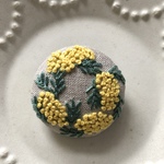 ミモザ刺繍ブローチ
