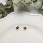 送料無料✴︎アレルギー対応✴︎スワロフスキー ブラック ダイヤモンド・gold♡デザイン フラワーのピアス・イヤリング