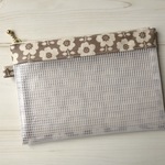 【頑張ろうsale】ぺたんこポーチ（18） ラトビア風花柄  茶