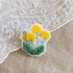 菜の花の刺繍ブローチ