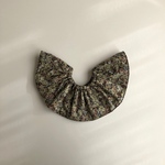 frill bib 〈classical flower〉
