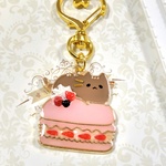 ベリーマカロンにゃんこ♡キーホルダー(茶猫)
