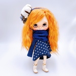 濃紺のコクーンワンピースとコットンフラワーのドライフラワーヘッドアクセのセット