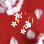 【さくら、咲く】 ピンクシェルと白蝶貝の桜2輪とリーフのピアス/p399