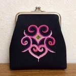 ☆御守りポーチ☆11号帆布（黒）アイヌ刺繍・ハート（ピンク系）がま口・中（口金シルバー角形10cm）開運・魔除けに！ 