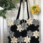 17-2.[m様オーダー］花モチーフのニットバッグ（白・黒・グレー）