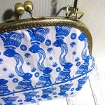 ラベンダーパープル×ロイヤルブルーの北欧風うさぎ柄がま口バッグ＊軽いショルダー＊ポシェット＊ポーチ＊アンティーク＊着物浴衣