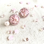 【ビーズ刺繍】ほんのりさくら色🌸コットンパール耳飾り