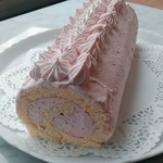 いちごムースのロールケーキ 