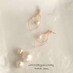 ☆ひねりフレームのユラユラ♪ピアス／イヤリング☆