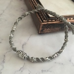 【メンズ】カジュアルシーンに合うミサンガブレスレット グレー　　春の新作デー2020