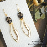 ブラックチェコビーズのイヤリング