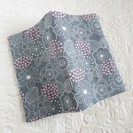 【新書size】ピンク×グレー春花模様のブックカバー