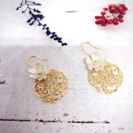 パールシルバーのフラワーと透かしピアス／イヤリング