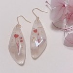 かすみ草と金箔のピアス