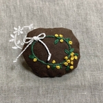 hroo様　　刺繍ふんわりブローチ　ブラウン　ピアス