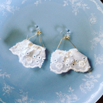 レトロレースのちょうちょ風ピアスイヤリング