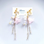 ゆれる 桜色 flower ビジュー イヤリングorピアス