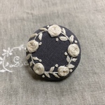刺繍ブローチ　お花のリース