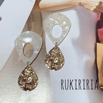 RUKIRIRIA #435 ホワイトシェル×ゴールドピアス  大ぶりピアス 大ぶりイヤリング 