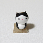 猫　ハチワレ　②　ミニフィギュア　置物　樹脂粘土