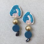 viridian×beige刺繍ピアス