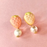 いちごクッキーのイヤーアクセサリー