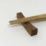 箸置き　4個セット　木材　　　　　　　　　　　　　　　　　　　　　　幅1㎝　高さ1㎝　奥行　5.6㎝