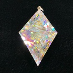 虹の結晶 ムーンボウ 菱形  ペンダントMB-099