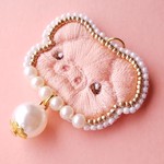 ブタの刺繍ストラップ