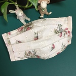 クリーム×赤花❤︎不織布&ワイヤー入りプリーツマスク