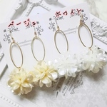 編みフラワーピアス