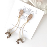 Swing flowers＊ ピアス/イヤリング [グレージュ]