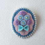 フェルトと刺繍とビーズのブローチ「ブーケ・サックス」