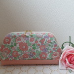 S様ご予約品です。少し小さめ❛ベッツィ❜＆ＰＶＣ❛サーモンピンク❜でワイヤーポーチ
