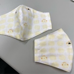 ダブルガーゼ　布　マスク　女性サイズ　うすい黄色のスズメちゃん模様