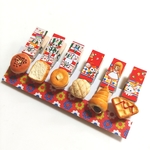 [送料無料]昭和レトロ柄パン木製ピンチ(マグネットシール付き)