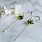 ペリドットストーンのロングピアス