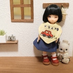 刺繍の入った映えスタイ「ドライブ中」