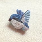 刺繍ブローチ　青い鳥