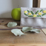 ポケットティッシュケース　たんぽぽの刺繍