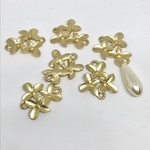 6個　3輪のお花コネクター　マットゴールド