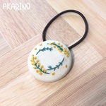 ミモザ刺繍＊くるみボタンのヘアゴム