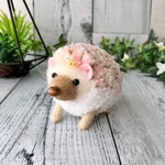 *ふわふわハリネズミ* ぬいぐるみ (毛糸と羊毛フェルト) ベビーピンク