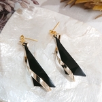ブラック×ゴールドのクール可愛いピアス/イヤリング
