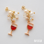 ワイングラスが揺れるピアス　キラキラ✨Innocent Red
