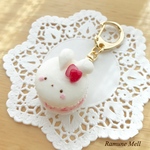 うさぎマカロンアイスキーホルダー(いちご)