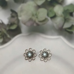 送料無料✴︎アレルギー対応✴︎再販2♡silver パウダー ブルー♡パールと透かしフラワーのピアス・イヤリング